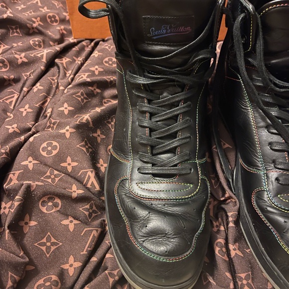Louis Vuitton CALFSKIN RIVOLI HIGH TOP SNEAKERS - Picture 9 of 11